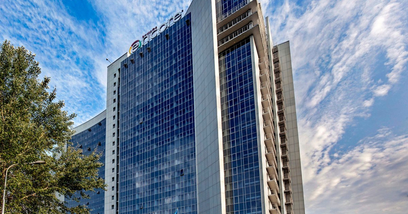 Ощадбанк вшосте спробує продати готель Ramada Encore і бізнес-центр «Європа» в Києві