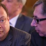 Фрідман і Авен не можуть отримати $300 млн дивідендів через санкції ЄС і Британії – FT
