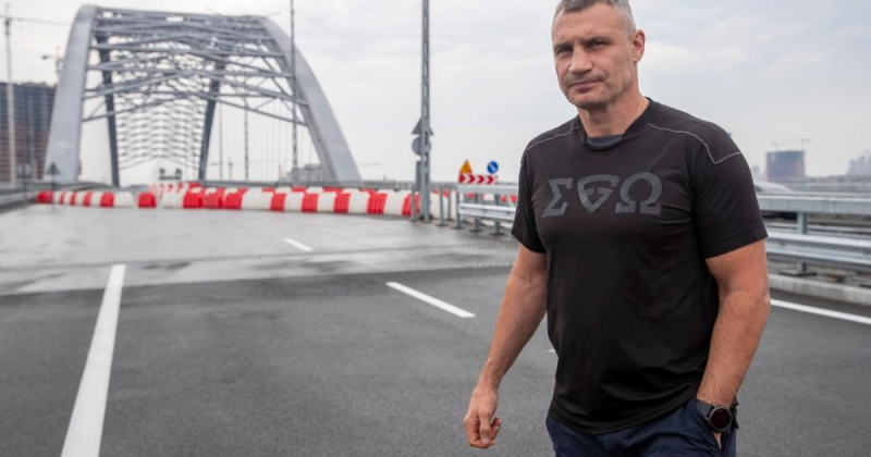 У Києві 23 серпня відкриють рух усіма смугами Подільського мосту (фото)