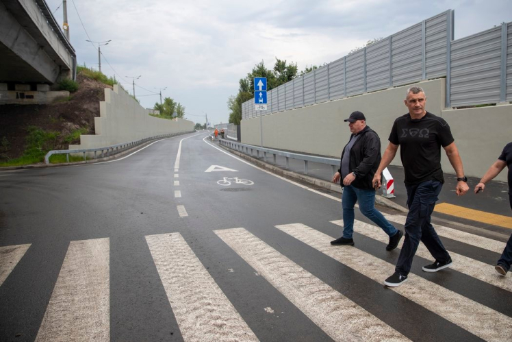 У Києві 23 серпня відкриють рух усіма смугами Подільського мосту (фото)