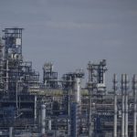 Українські атаки та мита Трампа скорочують експорт російської нафти – Bloomberg