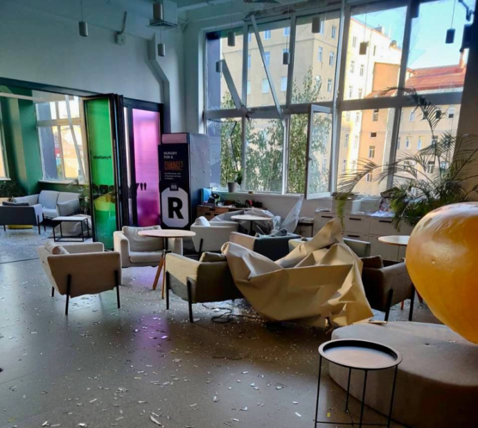 Офіси British Council, Fractal, Банку Кредит Дніпро та книгарня Readeat зазнали пошкоджень внаслідок російської атаки на Київ (фото, відео)
