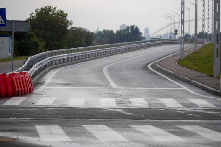 У Києві 23 серпня відкриють рух усіма смугами Подільського мосту (фото)