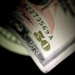 Долар під загрозою через Трампа, – Bloomberg