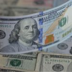 Долар різко впав після провального звіту з ринку праці США та звинувачень Трампа
