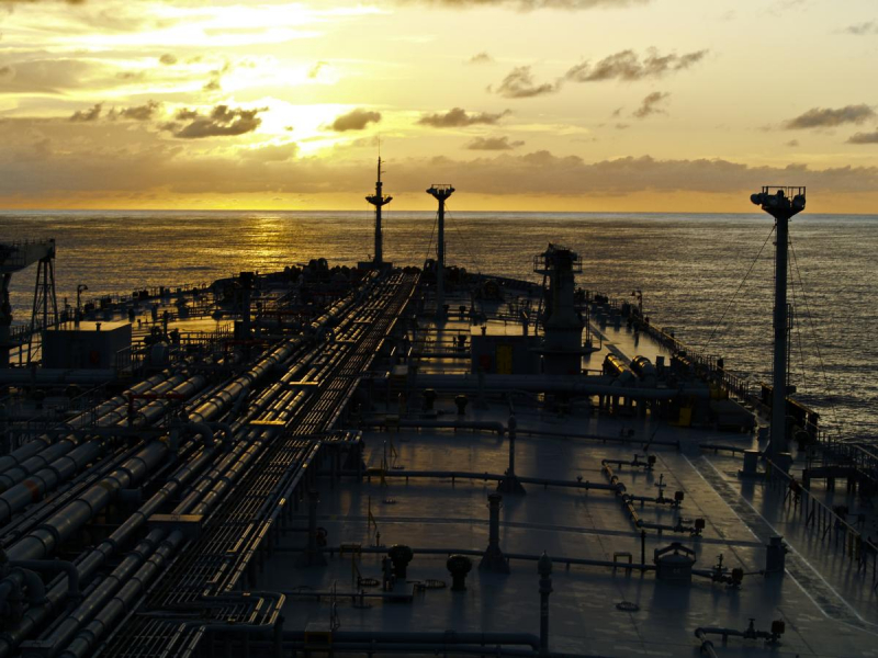 Індія не приймає танкери з російською нафтою: вони “застрягли” біля її берегів