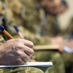 Кабмін дозволив бронювати всіх працівників критично важливих підприємств на прифронтових територіях