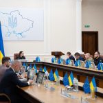 Кабмін дозволив чоловікам від 18 до 22 років виїжджати за кордон