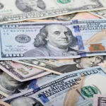 Курс долара США знизився після звільнення Трампом голови ФРС Кук