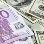 Курс валют: долар та євро взяли курс на зниження