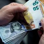 Курс валют: євро долар в банках подешевшали