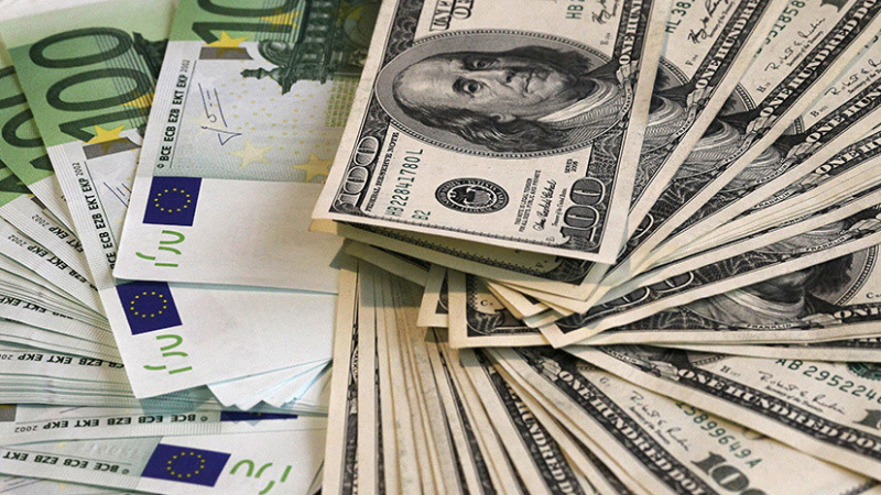 Курс валют: євро в банках обвалився на 40 копійок