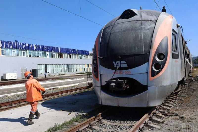 Удар Росії по Києву: деякі поїзди "Укрзалізниці" затримуються до трьох годин