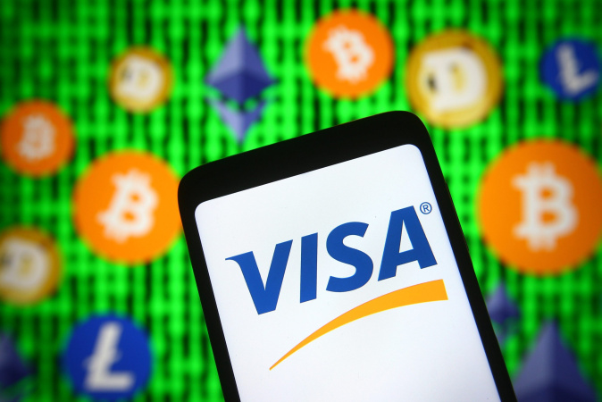 Visa не вважає криптовалюту загрозою та розширює інтеграцію стейблкоїнів