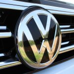 Volkswagen коригує стратегію: відмовляється від повного переходу на електромобілі задля нового зростання