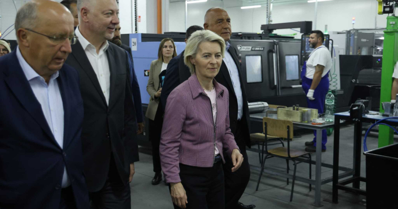 Літак президентки Єврокомісії сів у Болгарії без GPS: у ЄС підозрюють втручання Росії