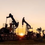 Ціни на нафту готуються до першого тижневого падіння за три тижні