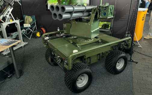 НРК D-21 з бойовим модулем D-18
