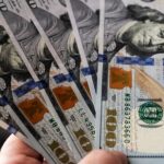 Іноземні інвестори масово хеджують долар, не вірячи в його майбутнє — FT