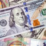 Курс валют на понеділок: долар та євро трохи зросли