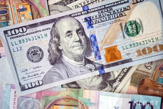 Курс валют на понеділок: долар та євро трохи зросли