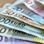 Курс валют: НБУ послабив гривню у парі з євро