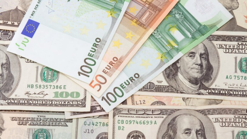 Нацбанк відновив купівлю валюти, але обсяги мінімальні