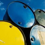 Нафта обережно зростає: на ринок впливають удари України по рф та рішення ФРС