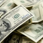 Українці в серпні повернулися до купівлі доларів, попит на євро знизився — НБУ