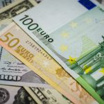 Євро подешевшало, долар стабільний: НБУ встанови курси валют на понеділок