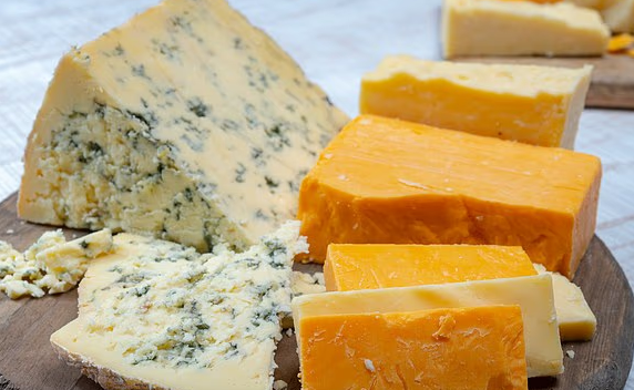 Japanische Wissenschaftler haben ein einfaches Produkt identifiziert, das das Demenzrisiko um fast 25 % senkt – es handelt sich um gewöhnlichen Käse.