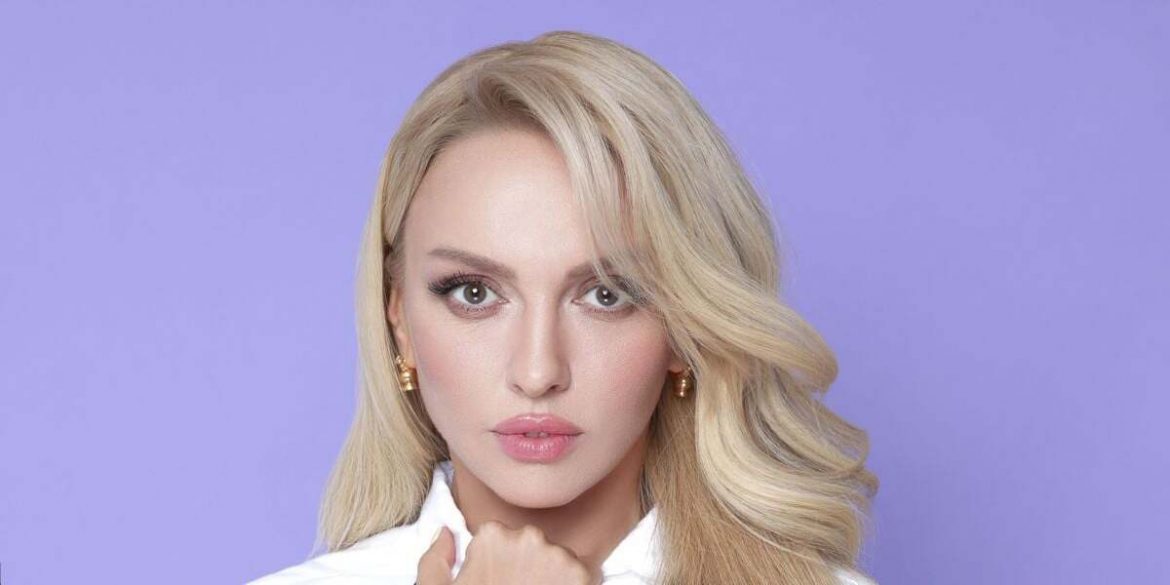 Оля Полякова