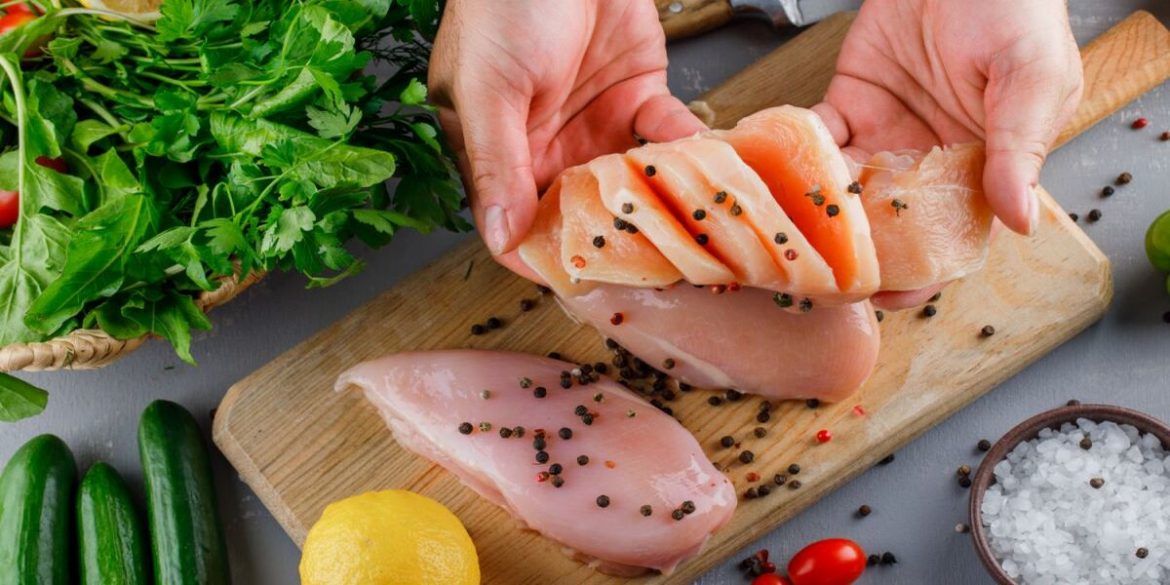 Лосось чи курка: який продукт корисніший для здоровʼя
