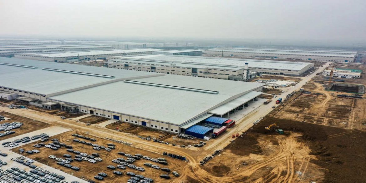 BYD будує “місто всередині заводу” в Китаї — новий стандарт життя та виробництва