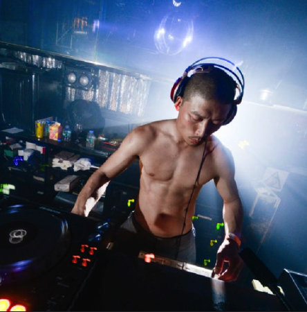 Der japanische DJ Yousuke Yukimatsu: Wie er von der Underground-Szene Osakas aus die Welt der elektronischen Musik eroberte