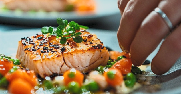 Lachs oder Huhn: Wer gewinnt den Gesundheitskampf?