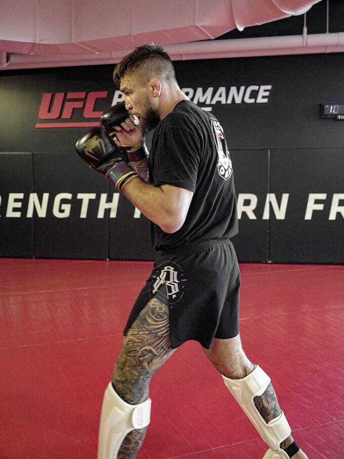 Ярослав Амосов перейшов до UFC після завершення контракту з Bellator і технологічної перевірки антидопінгу