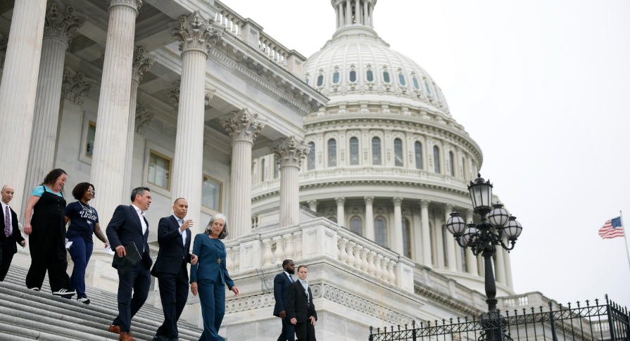 Neuer 28-Punkte-Friedensplan der USA im Kongress kritisiert – Befürchtungen über russische Zugeständnisse