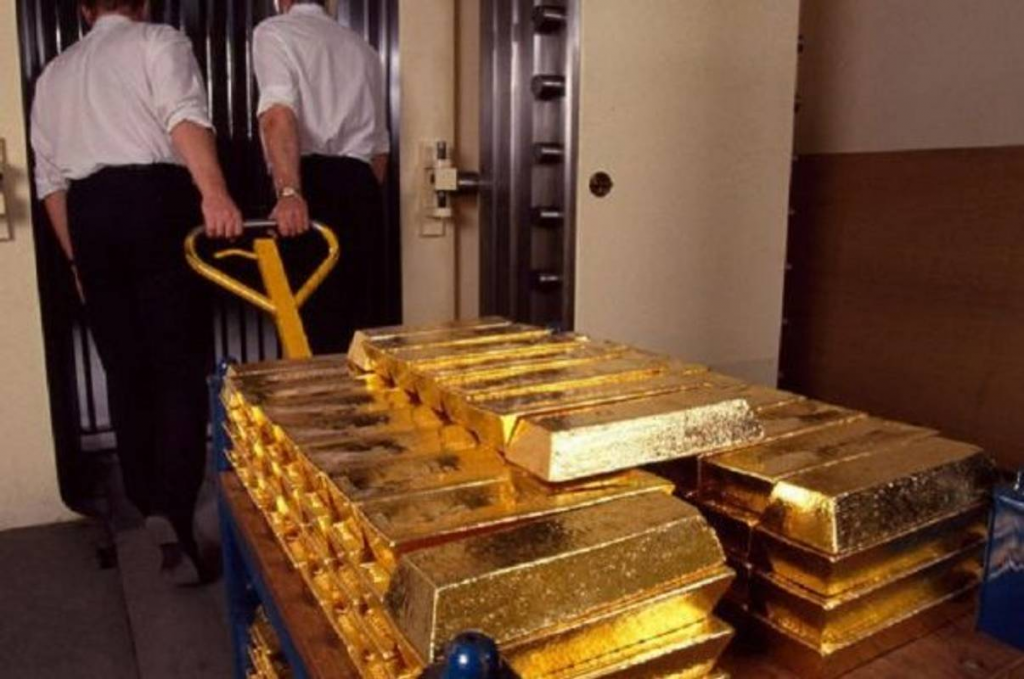 Центробанк Росії вперше перейшов до реального продажу золота — експерти пояснюють, чому Москва на це пішла