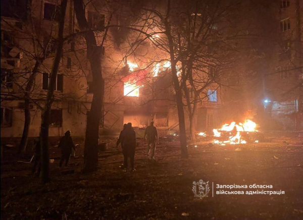 Атака по Запоріжжю 25 листопада: пожежі й руйнування після “Шахедів” — відео та фото наслідків