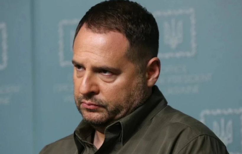Чому Єрмак написав заяву про відставку 28 листопада після обшуків НАБУ — що відомо та який указ про звільнення підписав Зеленський