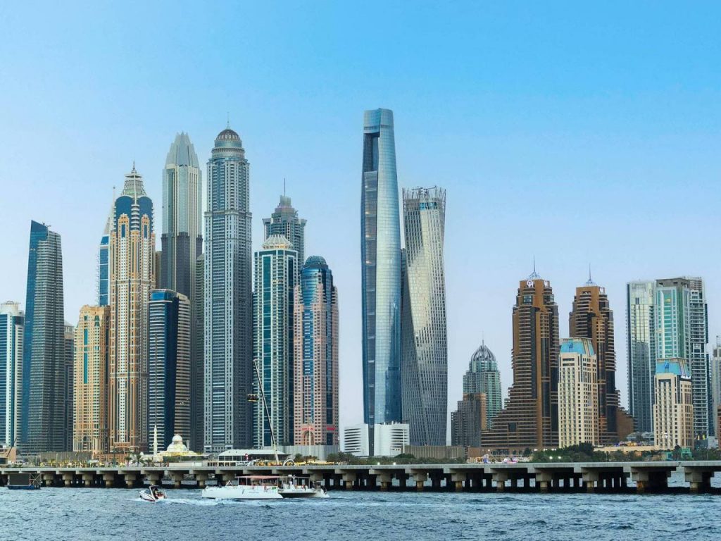 In Dubai wurde das höchste Hotel der Welt eröffnet – das Ciel Dubai Marina mit 377 Metern Höhe, 82 Etagen und einem Panorama-Dach.