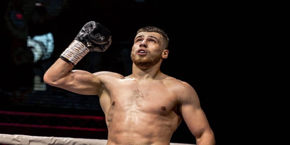 Богдан Соболь знищив Оскара Ахліна у другому раунді та здобув титул WBC Baltic