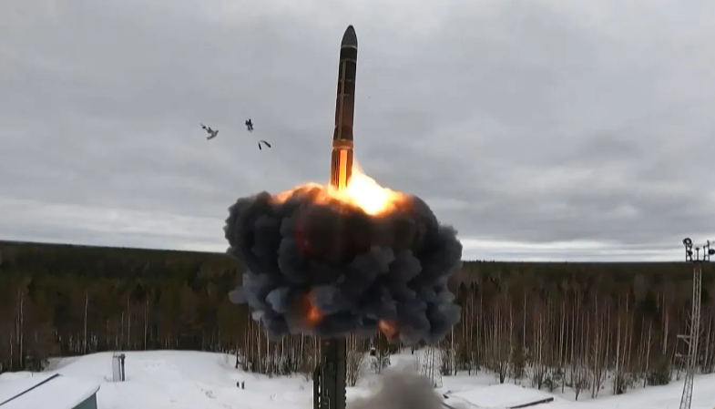 Russland startet die Serienproduktion der Rakete „Oreschnik“ und bereitet eine Modernisierung vor – was bekannt ist