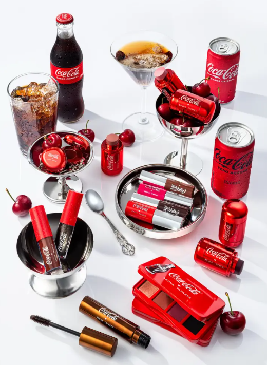 Косметика від Coca-Cola: бренд представив лімітовану б’юті-колекцію разом із Бруною Таварес