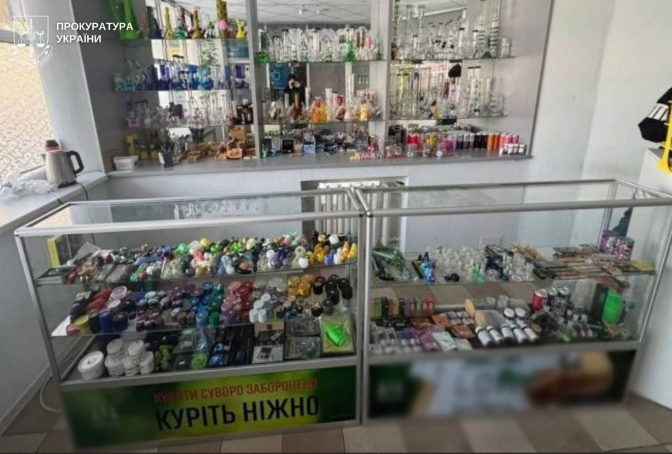 У центрі Львова викрили “кофішоп” з наркотиками у желейках і вейпах: що вилучили та кого підозрюють