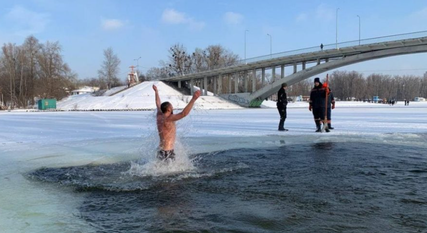 Купання на Водохреща в Києві 6 січня: список локацій для купання та застереження міста