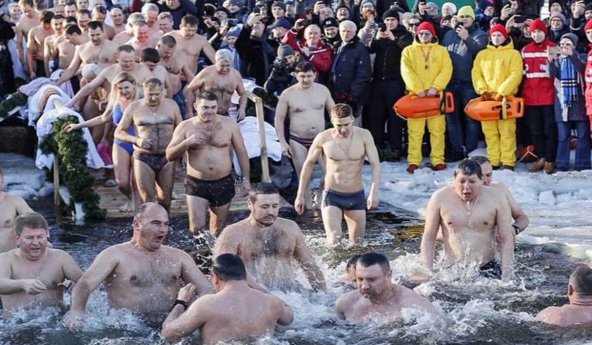 Купання на Водохреща в Києві 6 січня: список локацій для купання та застереження міста