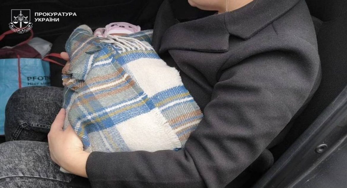 У Миколаєві батьки намагалися продати новонароджену дитину за $10 тисяч: що відомо про підозрюваних
