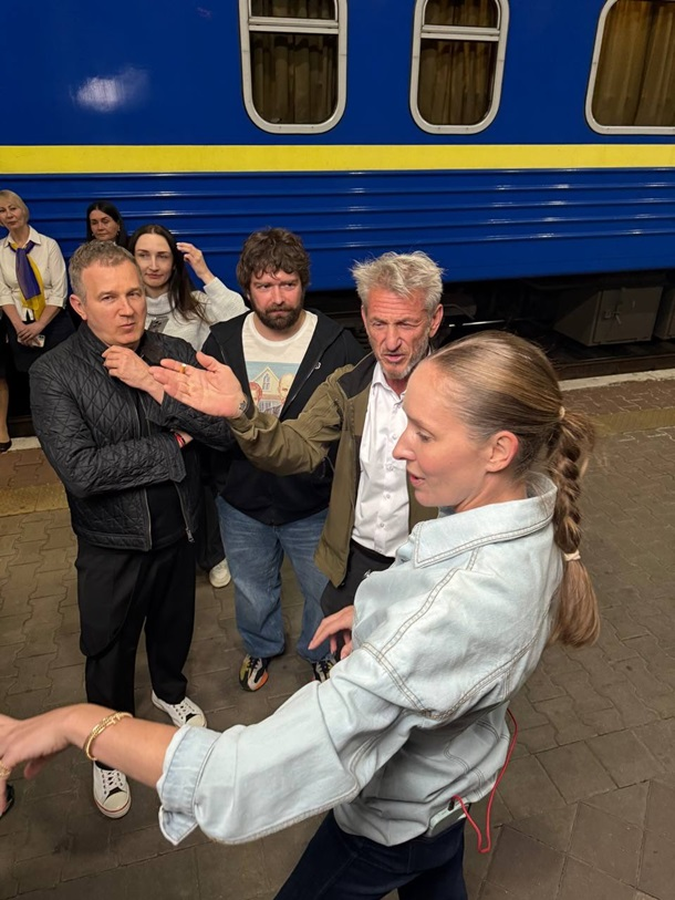 Шон Пенн пропустив Оскар і прибув до Києва: що відомо про візит актора до України